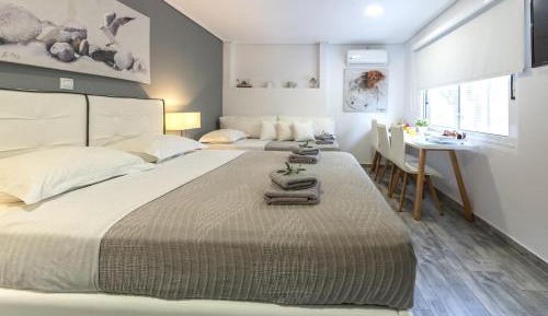 Deluxe Triple Room with Jetted Shower