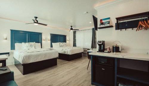 Deluxe Two Queen Bed Suite - Non-Smoking, No Pets