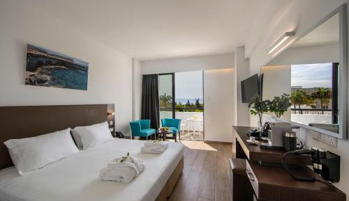 Deluxe Double or Twin Room with Balcony