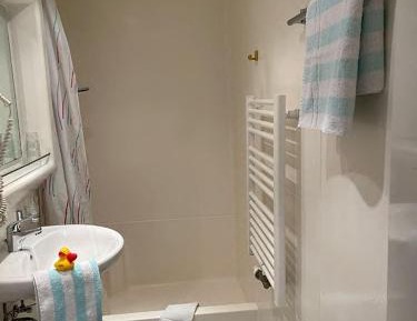 Twin Room with Shower