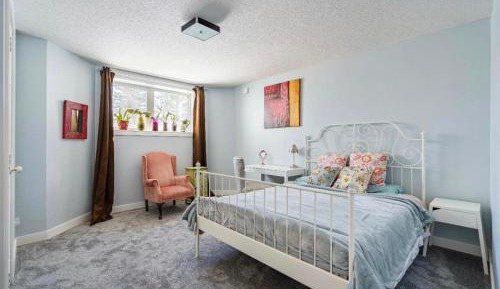 Queen Room with Shared Bathroom