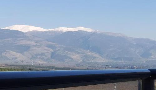 Apartment with Mountain View