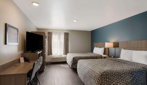 QUEEN SUITE TWO QUEEN BEDS W DISHWASHER (DISHES/COOKWARE INCLUDED)