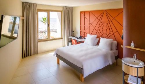 Superior Room with One Double Bed and One Single Bed - Lagoon View