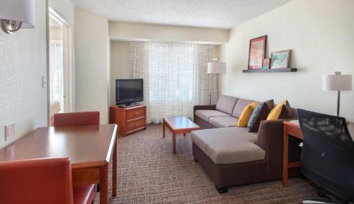 One-Bedroom Queen Suite with Sofa Bed - Hearing Accessible