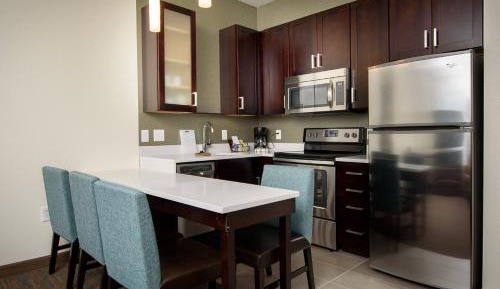 One-Bedroom Queen Suite