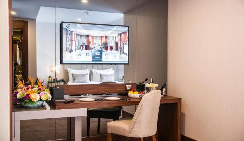 Superior Corner Room