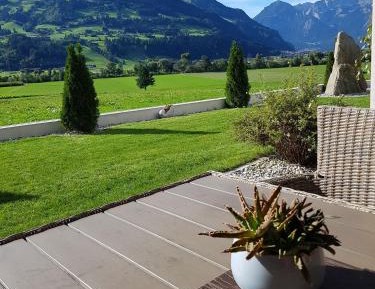 Apartment with Mountain View