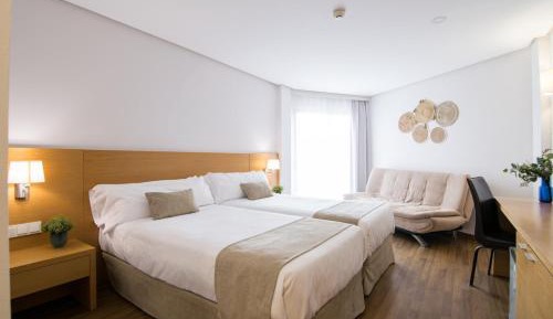 Deluxe Room with Lateral Sea View (2 Adults)