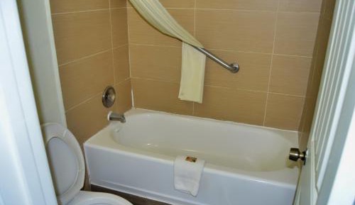 Queen Room with Bath Tub - Mobility Accessible/Non-Smoking