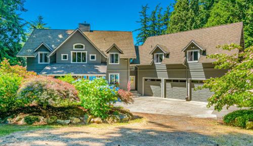 Five Bedroom Holiday Home