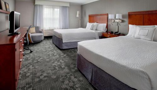 Mobility Accessible Guestroom Two Doubles Tub