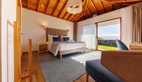 Deluxe Room with Spa Bath and Ocean View