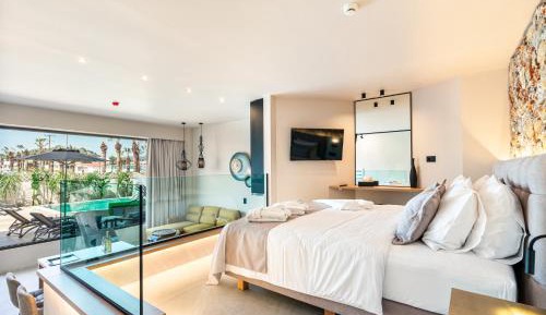 Suite with Private Pool