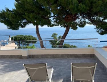 Villa - Beach Front