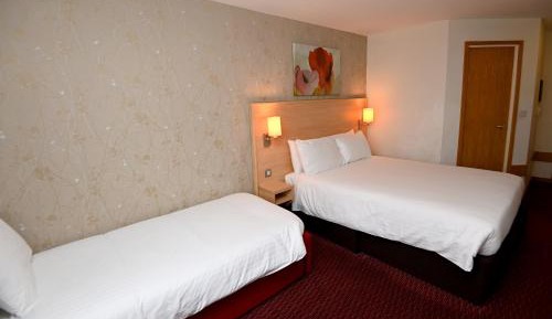 Family Room (2 Adults + 2 Children)