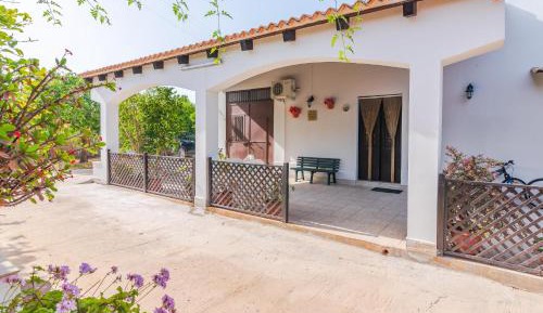 Villa with Garden View