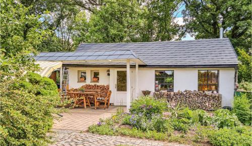 One-Bedroom Holiday Home
