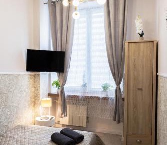 Standard Double Room with Shared Bathroom