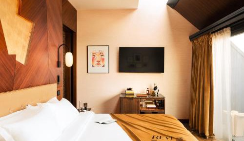 Deluxe Double Room with Terrace