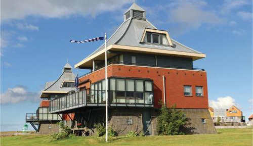 Three-Bedroom Holiday Home 