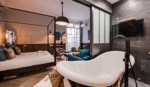 Deluxe Apartment