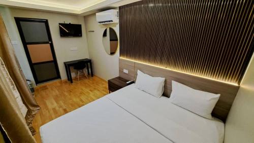 King Room with Balcony