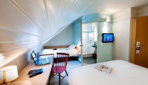 Standard Room with one double and one single bed