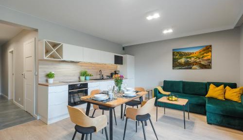 Apartment with Mountain View
