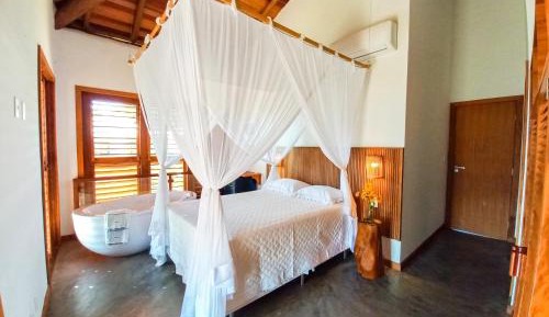 Deluxe Suite with Spa Bath