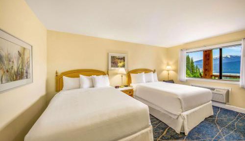 Queen Room with Two Queen Beds and Lake View