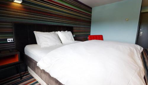 Club Room (FREE GYM & POOL ACCESS)