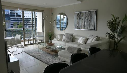 Apartment with Lake View
