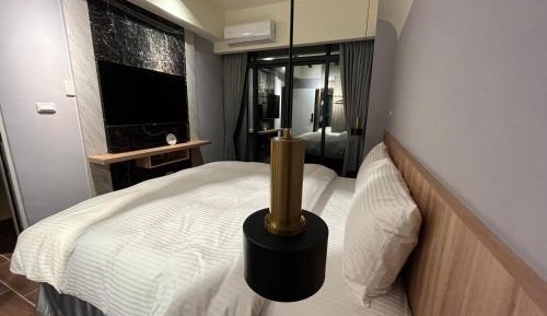 Deluxe Double Room with Side Sea View