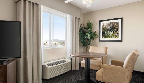 Deluxe King Room - Non-Smoking