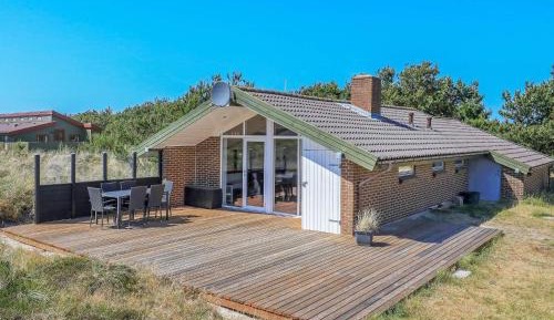 Three-Bedroom Holiday Home 