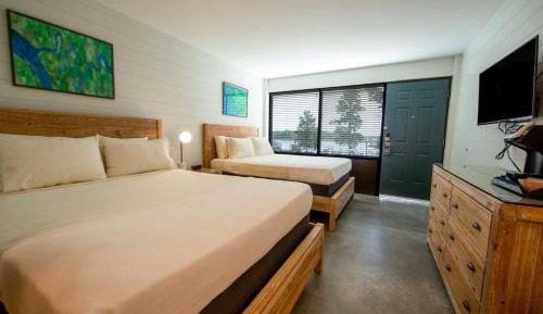 Queen Room with Pool View