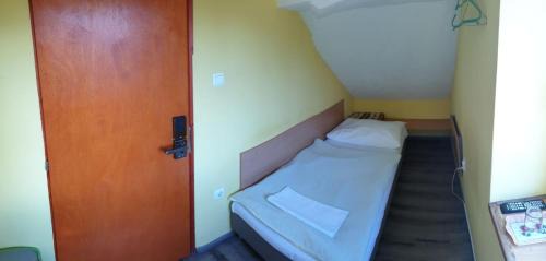 Single Room with Shared Shower and Toilet