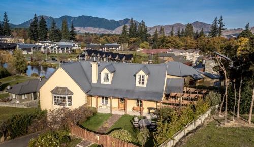 Five-Bedroom Holiday Home