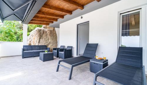 Two Bedroom Apartment with Terrace and Sea View