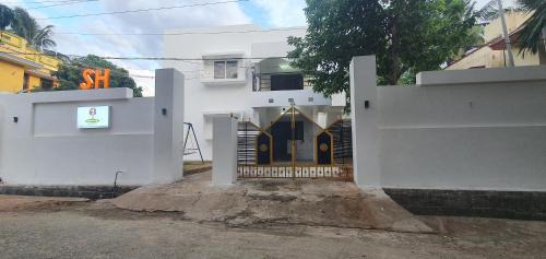 Villa with Garden View