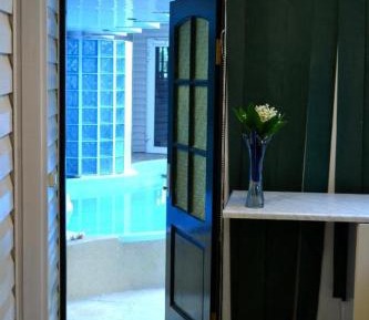 Apartment with Pool View 