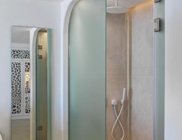 Signature Suite with Jetted Tub & Sea View