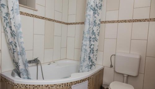 Queen Room - Disability Access