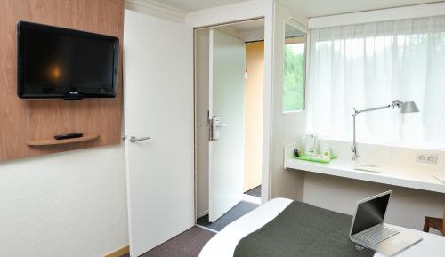 Connecting Rooms