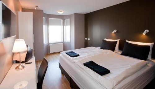 Standard Double or Twin Room with Square View and Private Bathroom