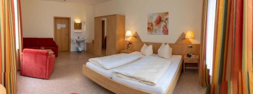 Standard Double Room with Shared Bathroom