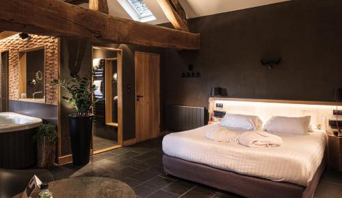 Suite with Hot Tub