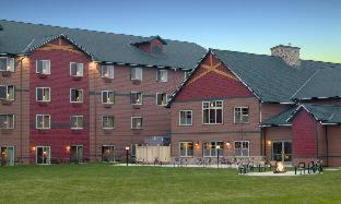 Room with One King Bed, One Queen Bunk Bed and Roll-in Shower - Mobility Access/Non-Smoking