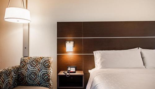 King Suite - Non-Smoking